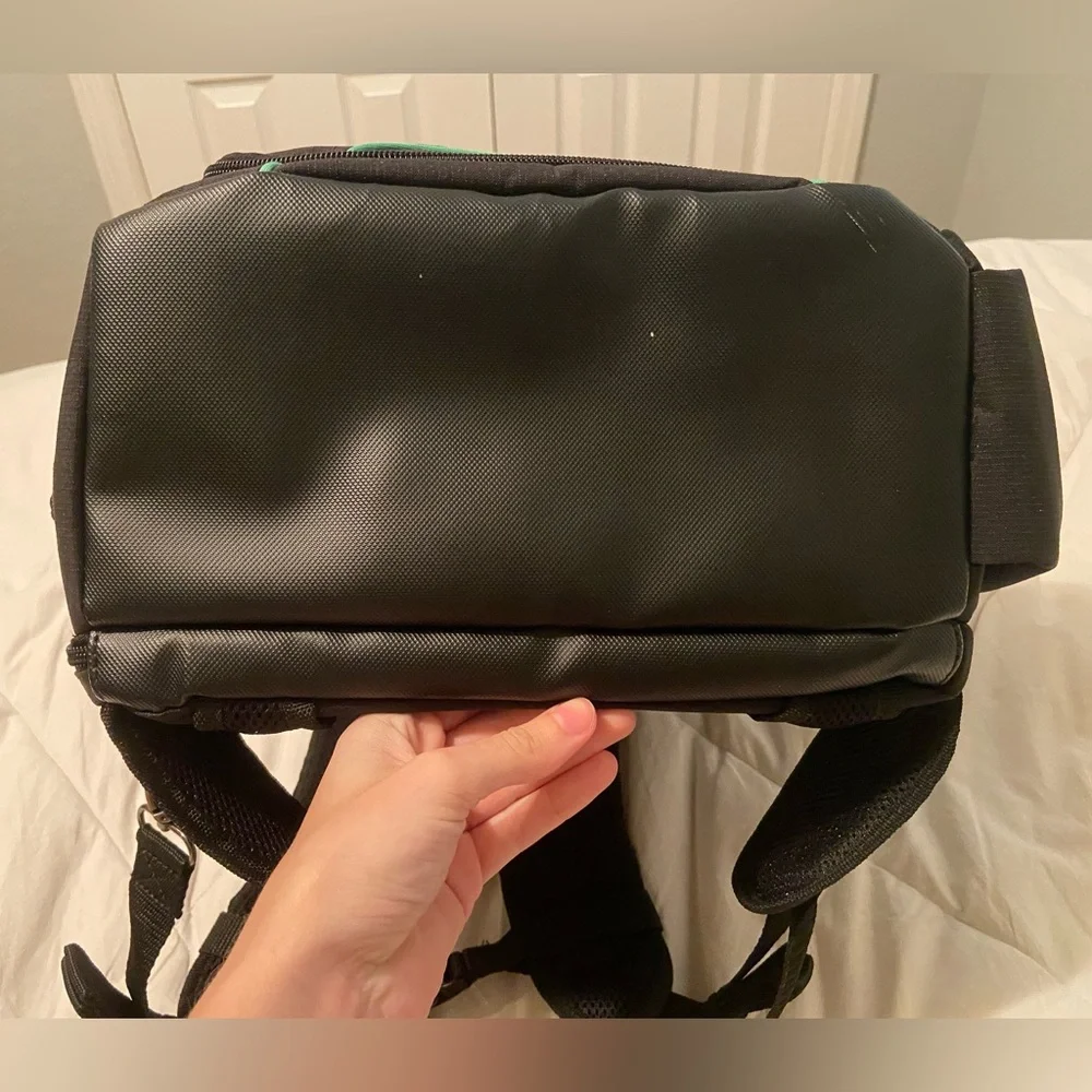 USA GEAR CAMERA BAG W/ RAIN SLEEVE